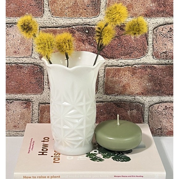 Vintage Milk Glass Bud Vase White Ruffled Fire King Interior Decor Home Accent - Picture 1 of 16